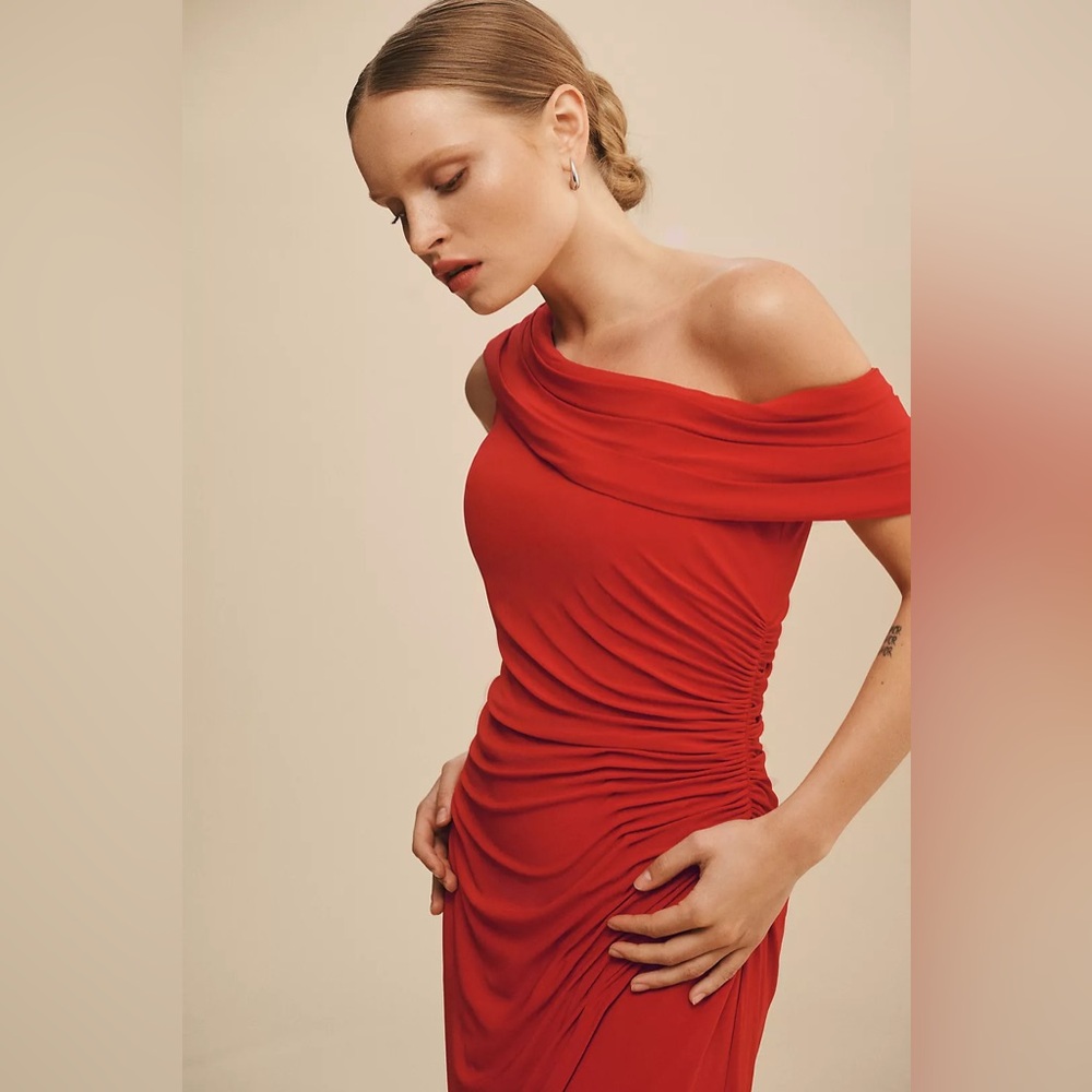 Ieena for Mac Duggal Red Ruched Off-The-Shoulder Midi Dress ✨♥️ - Picture 3 of 10